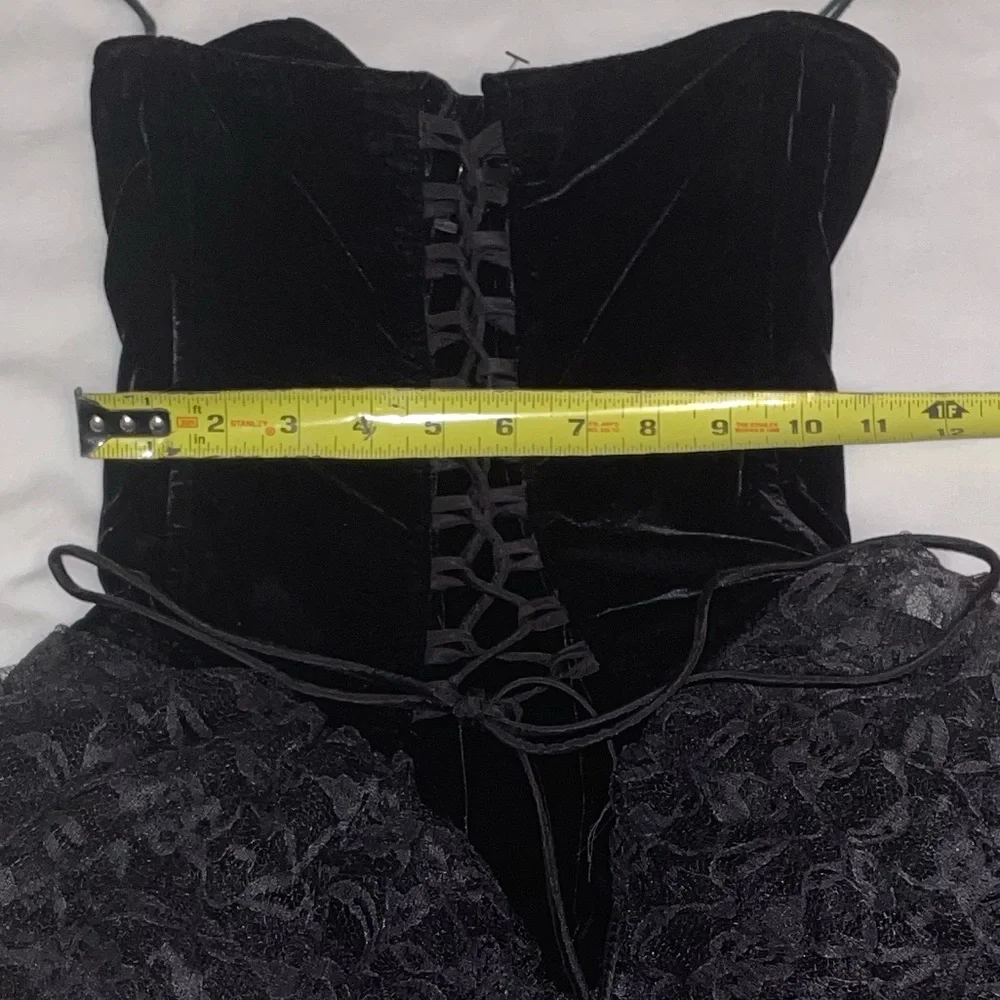 Black lace costume dress - Picture 2 of 3